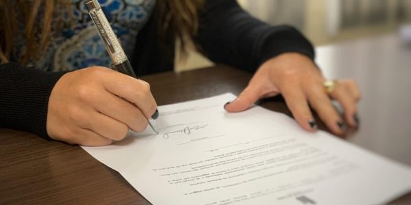 Modelo-de-contrato-de-compra-e-venda-de-veiculo-financiado